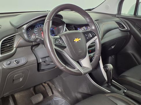 Used 2020 Chevrolet Trax LT w/ LT Convenience Package image 23