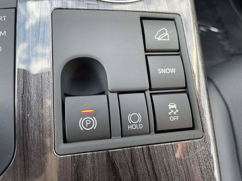 New 2025 Toyota Highlander Platinum image 43