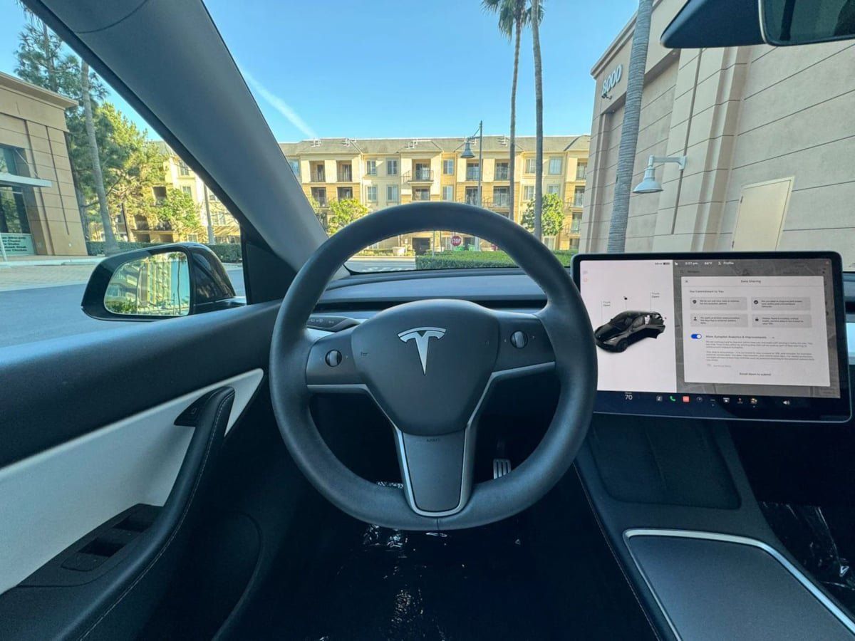 Used 2023 Tesla Model Y Long Range AWD/4WD image 18