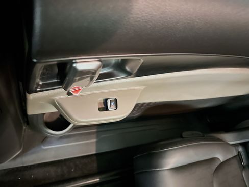 Used 2026 Kia Carnival FWD image 32