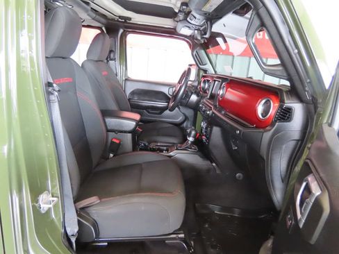 Used 2021 Jeep Wrangler Unlimited Rubicon AWD/4WD image 35