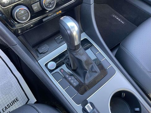 Used 2022 Volkswagen Passat 2.0T SE image 25