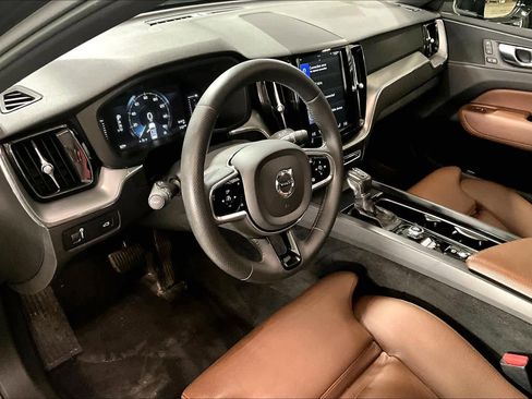 Used 2019 Volvo XC60 T5 Momentum w/ Premium Package image 18