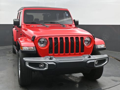 Used 2022 Jeep Gladiator Sport image 2