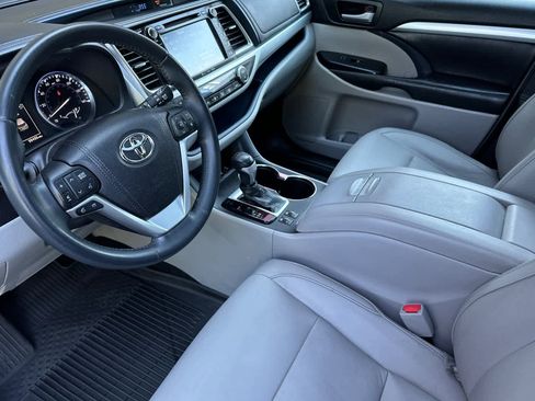 Used 2016 Toyota Highlander XLE AWD/4WD image 11