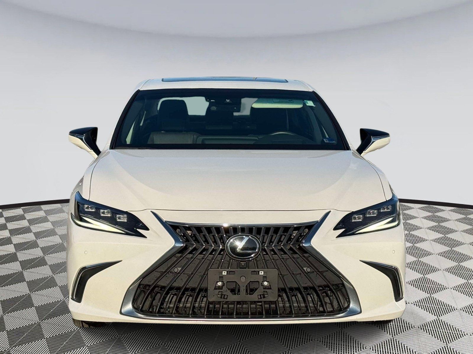 Used 2024 Lexus ES 300h Ultra Luxury w/ Accessory Package (Z2) FWD image 6