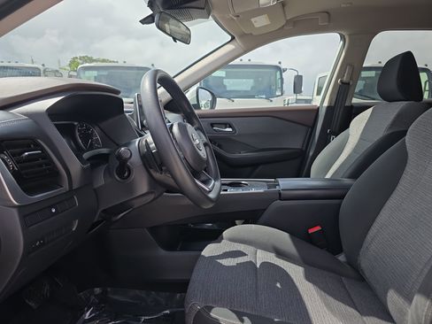 Used 2023 Nissan Rogue SV image 25