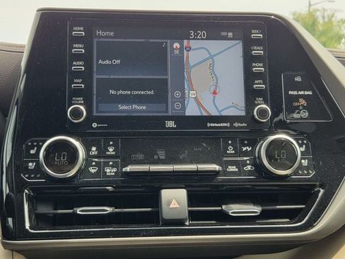 Used 2020 Toyota Highlander Limited FWD image 20