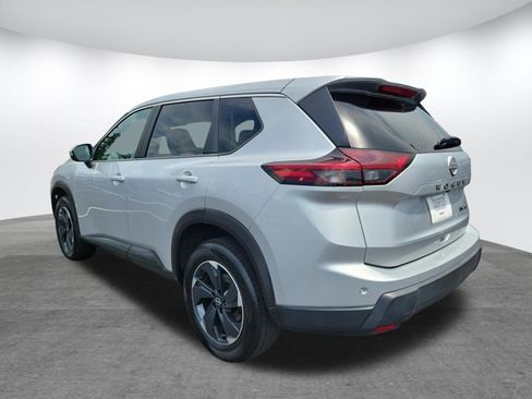 Used 2024 Nissan Rogue SV AWD/4WD image 5