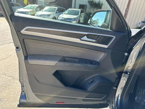Used 2021 Volkswagen Atlas SE image 18