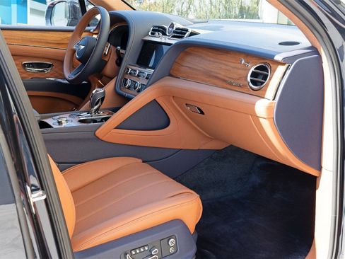 Used 2024 Bentley Bentayga image 10