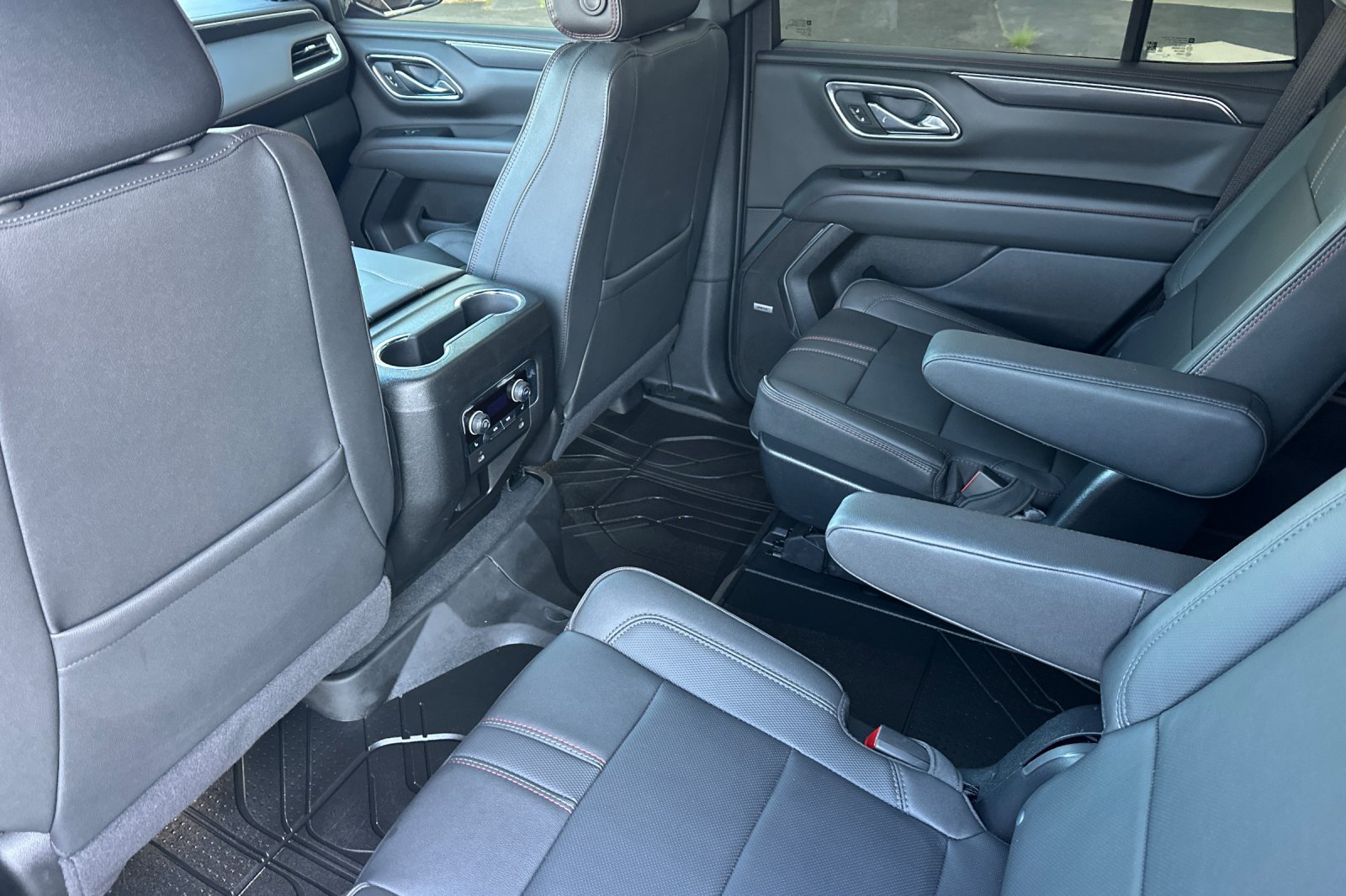 Used 2024 Chevrolet Tahoe RST w/ Luxury Package AWD/4WD image 23