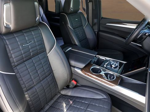 Used 2025 Cadillac Escalade Sport Platinum w/ LPO, ONYX Package image 32