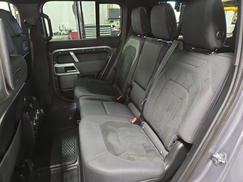 Used 2022 Land Rover Defender 110 X-Dynamic SE AWD/4WD image 25