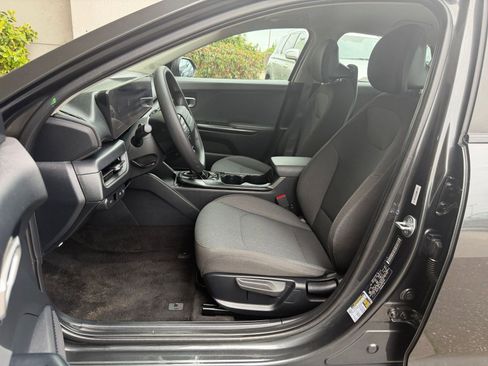 Used 2025 Kia K4 LXS image 38