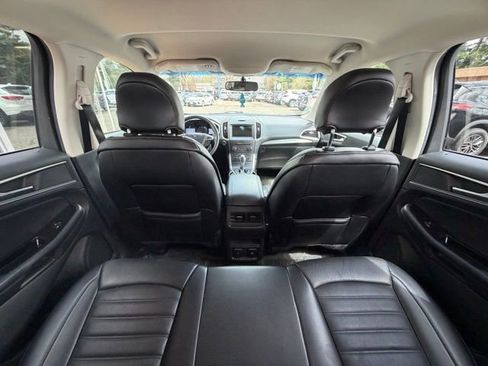 Used 2018 Ford Edge SEL w/ Equipment Group 201A AWD/4WD image 18