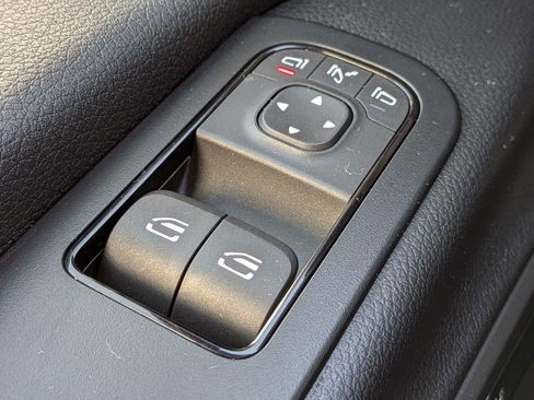 Used 2024 Mercedes-Benz Sprinter 2500 image 24