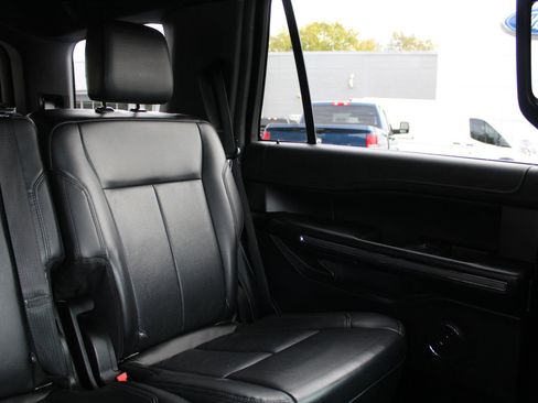 Used 2020 Ford Expedition XLT image 14