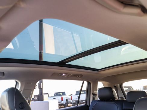 Used 2022 Volkswagen Tiguan SE w/ Panoramic Sunroof Package image 26