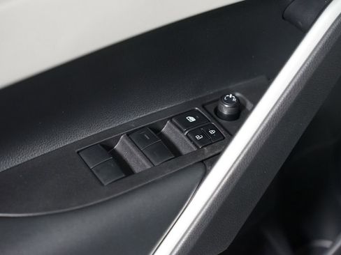 Certified 2025 Toyota Corolla Cross LE FWD image 30