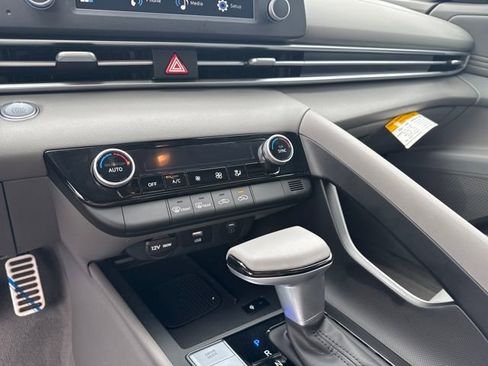 Certified 2025 Hyundai Elantra Sport image 17