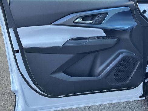 New 2026 Chevrolet Equinox EV LT image 18