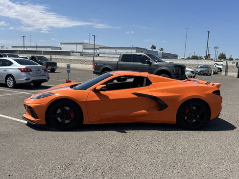 Used 2023 Chevrolet Corvette Stingray Premium Conv w/ Z51 Performance Package RWD image 2