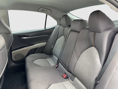 Used 2018 Toyota Camry LE FWD image 35