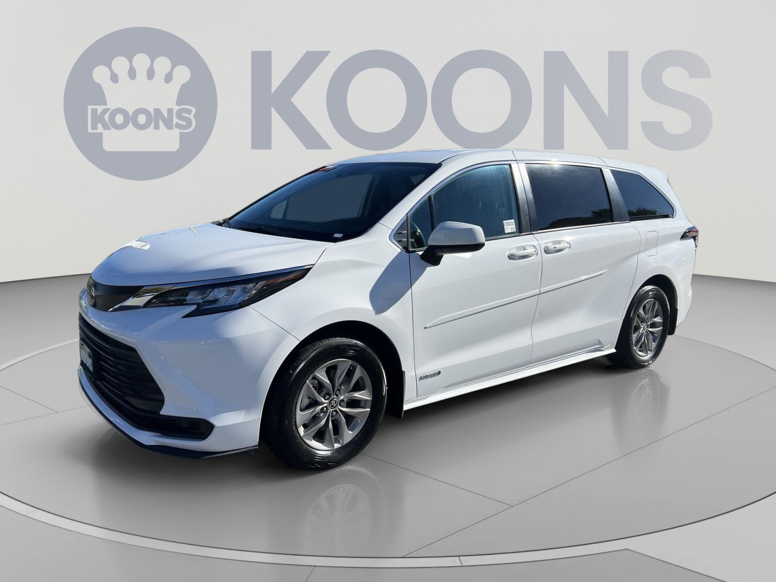 Used 2021 Toyota Sienna LE AWD/4WD image 1