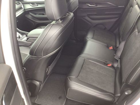 New 2025 Jeep Grand Cherokee 4WD image 10