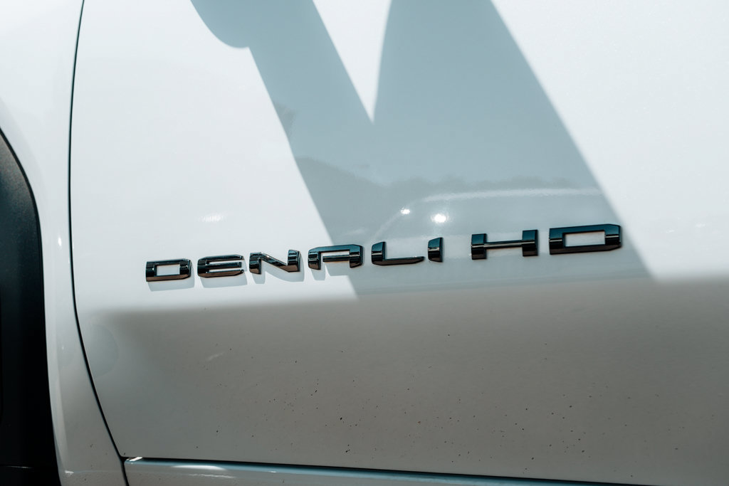 Used 2026 GMC Sierra 3500 Denali Ultimate w/ LPO, Black Badging Package AWD/4WD image 13