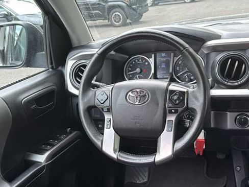 Used 2022 Toyota Tacoma SR5 AWD/4WD image 22