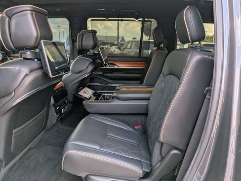 Used 2022 Jeep Grand Wagoneer Series III AWD/4WD image 14