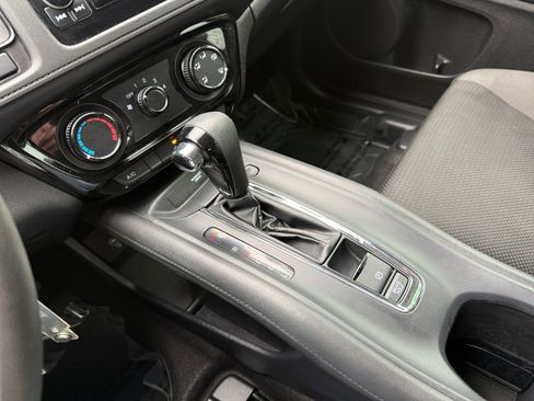 Used 2019 Honda HR-V LX image 13