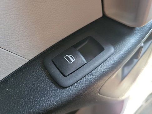 Used 2023 Chrysler Pacifica Touring-L FWD image 18