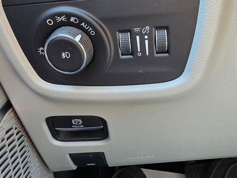 Used 2022 Jeep Grand Cherokee Overland w/ Luxury Tech Group IV image 22