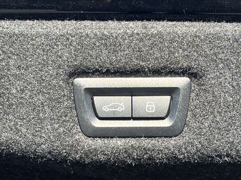 Used 2025 BMW i5 eDrive40i image 28