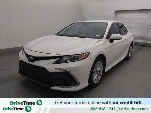 Used 2021 Toyota Camry LE image 1