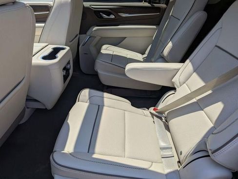Used 2023 GMC Yukon XL Denali AWD/4WD image 27