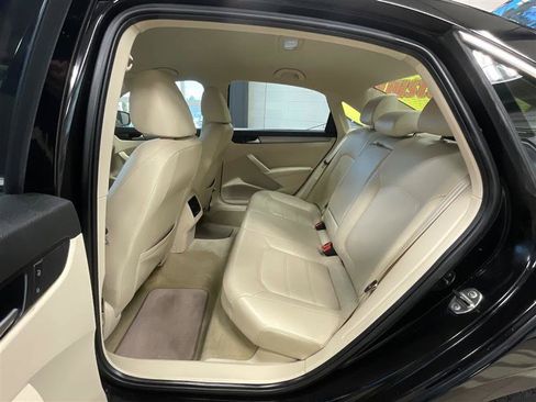 Used 2014 Volkswagen Passat 2.5 SE FWD image 19