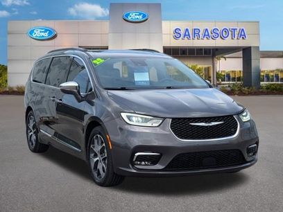 Used 2022 Chrysler Pacifica Limited