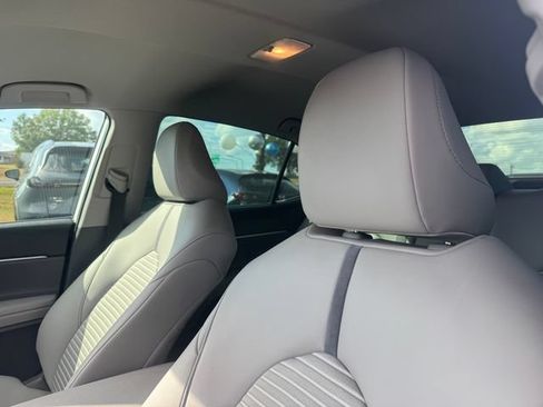 Used 2021 Toyota Camry SE FWD image 11
