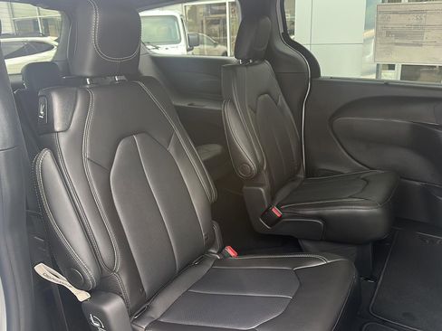 New 2026 Chrysler Voyager LX image 6