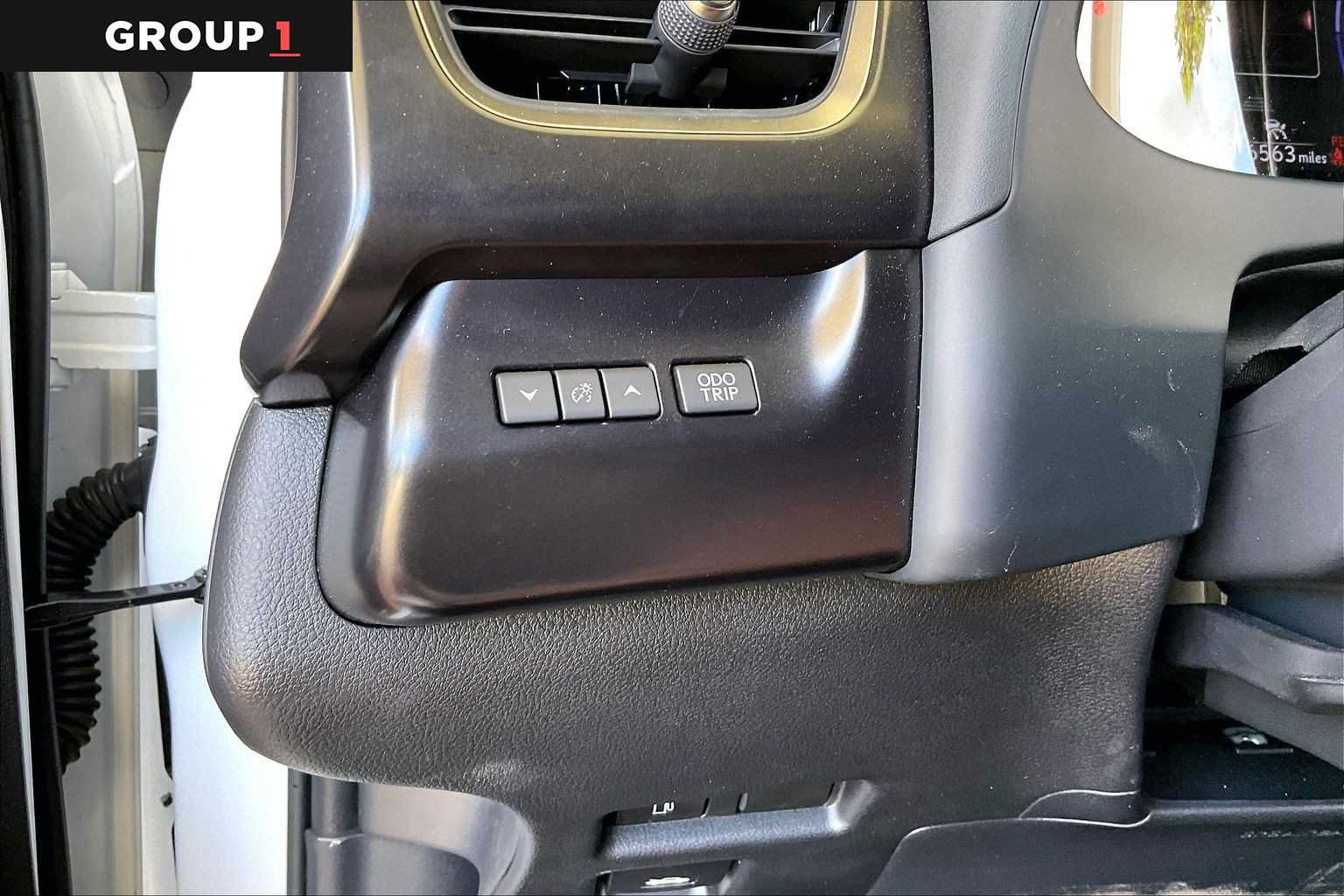 Certified 2026 Lexus UX 300h FWD image 32