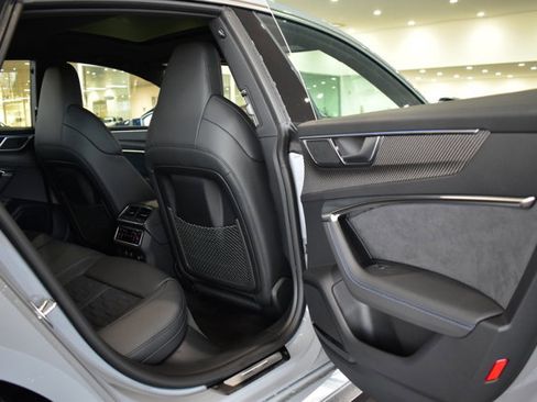 Used 2025 Audi RS 7 Performance image 31