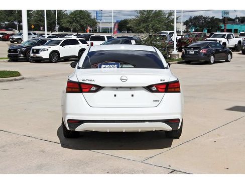 Used 2024 Nissan Altima 2.5 SV AWD/4WD image 6