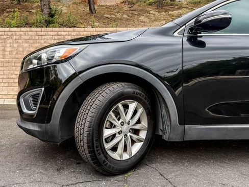 Used 2017 Kia Sorento LX image 22