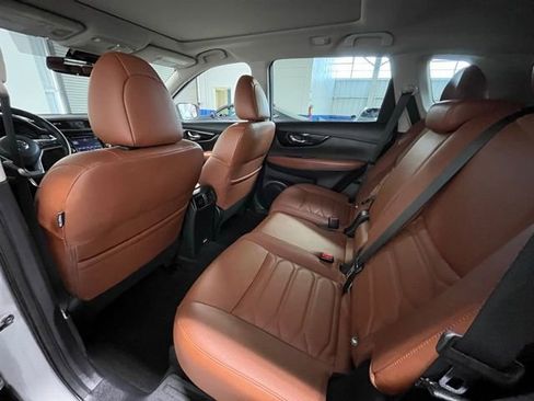 Used 2019 Nissan Rogue SL w/ Premium Package image 15