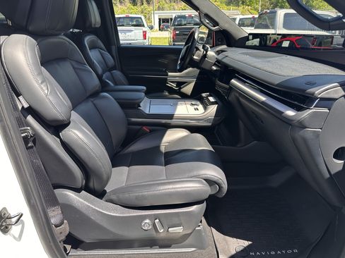 Used 2025 Lincoln Navigator Reserve w/ Jet Appearance Package AWD/4WD image 15
