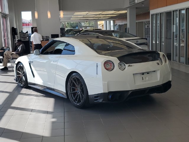 Used 2014 Nissan GT-R Track Edition AWD/4WD image 2